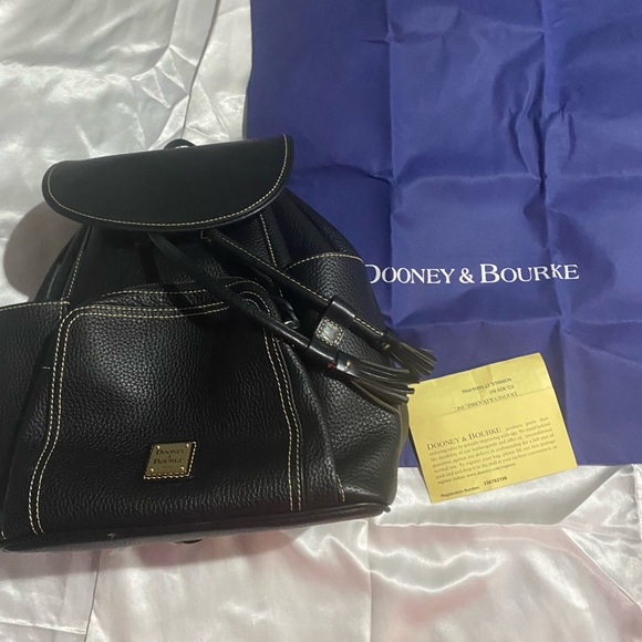 Gorgeous Dooney & Bourke Black Pebbled Leather Backpack - Picture 14 of 14